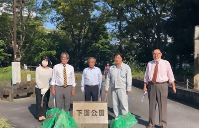 写真:名古屋市中区錦1丁目 下園公園付近清掃活動の様子