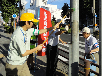 平成25年度「屋外広告物を考える月間」の活動時の写真