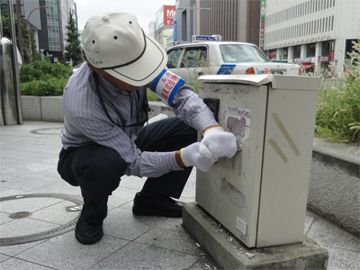 平成25年度「屋外広告物を考える月間」中の活動時の写真