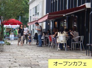 写真:堀川でのオープンカフェの状況