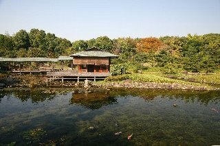 写真：白鳥庭園