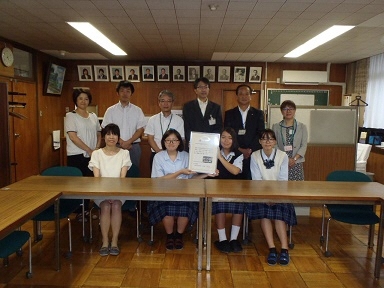 写真：南陽高校「Nanyo Company部」の皆様との記念撮影（令和元年度）