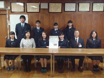 写真：南陽高校「Nanyo Company部」の皆様との記念撮影（平成28年度）