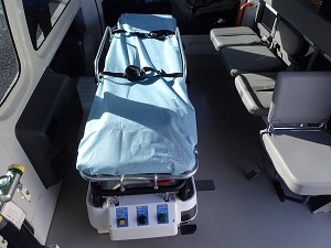 振動や揺れを吸収する装置(防振架台)の写真