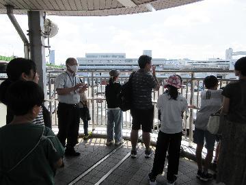 中央卸売市場の一日の流れや役割について学ぶ写真