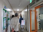 検査所の見学中の写真