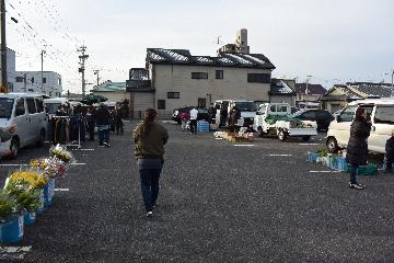 写真:ぽかぽか温泉朝市の様子