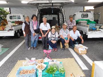 写真:JAなごや守山支店朝市のみなさん