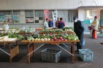 写真:JAなごや大高支店朝市の様子