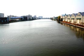 写真:中川運河は中川区内を流れる川の一つです。