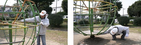 写真：遊具の点検