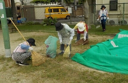 愛護会活動中の写真です