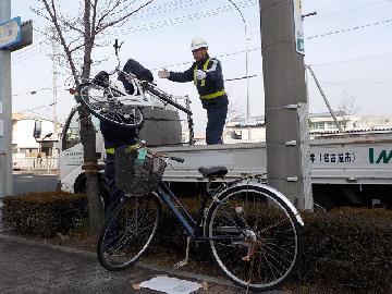 写真:放置自転車等の作業の様子