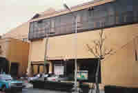 写真:中生涯学習センターの外観