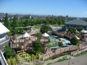 写真：とだがわこどもランドの外観