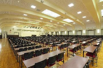 写真：四階ホール（後方）