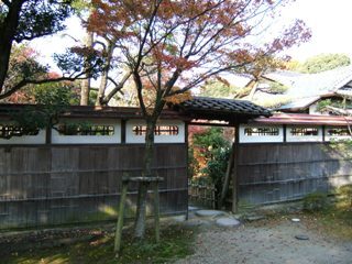 写真:庭門及び塀