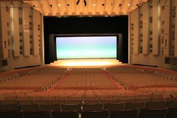 写真:フォレストホール舞台