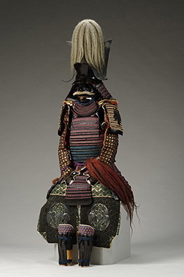 写真:色々威二枚胴具足(いろいろおどしにまいどうぐそく)