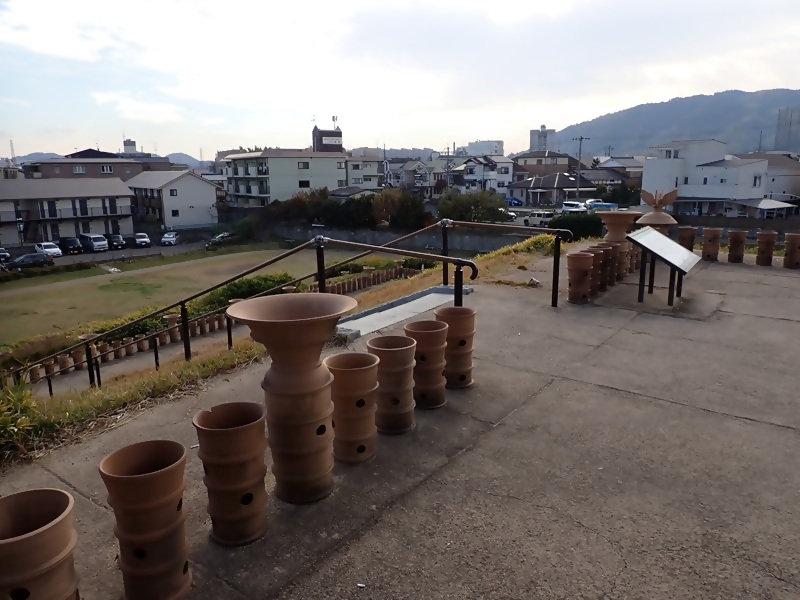 明智光秀本陣伝承地(恵解山古墳)から天王山方面をのぞむ