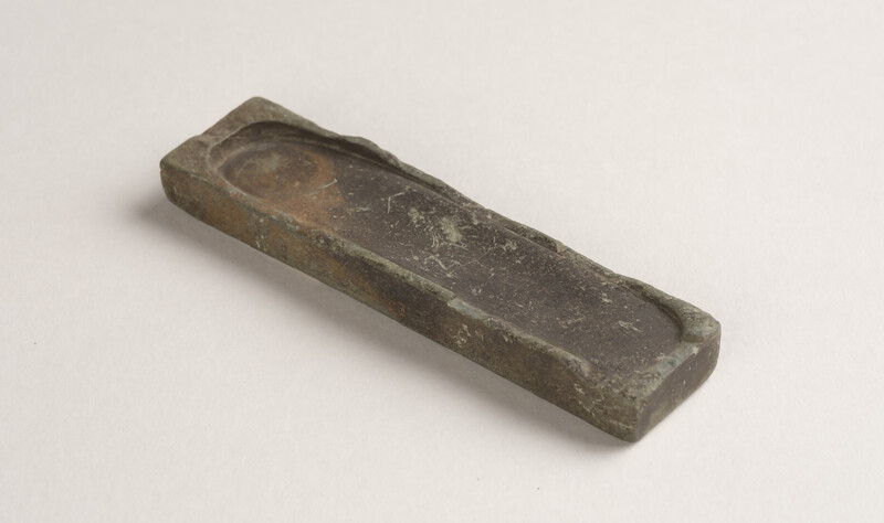 連吾川で出土した矢立硯　武将の使う携帯用の硯です。