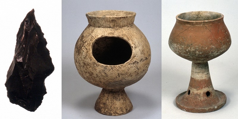 写真：左は旧石器時代の角錐状石器（先がとがった石器で2万年ほど前の遺物）。中央は丸窓付土器（用途不明だが煮炊きをする土器のおなかに大きな穴が開いている）。右は高杯（ブランデーグラスのような形をした土器。赤く塗られたきれいな土器）。