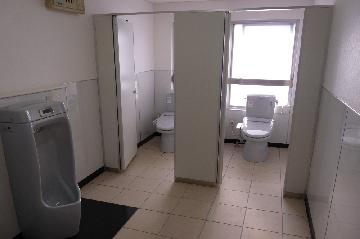 写真:共用トイレ(男子用)