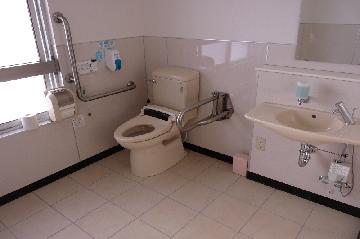 写真:共用トイレ(身障者用)