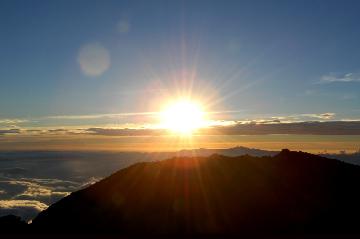 写真:御嶽山の風景(朝日)