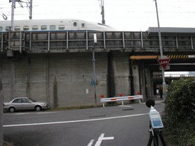 写真:新幹線の騒音測定の様子