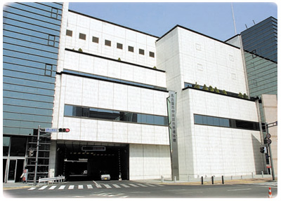 写真:関連業務棟の