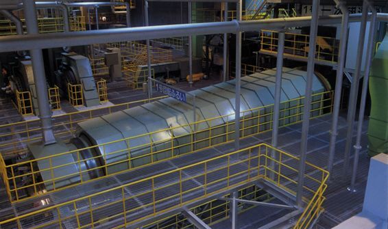 写真:大江破砕工場に設置されている回転ふるいです。