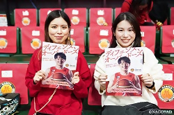 写真:オリジナルクリアファイルを配布しました。2