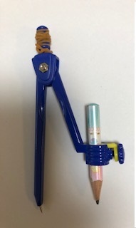 写真:コンパスの持ち手に輪ゴムをまく