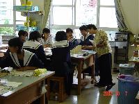 写真:中学校 オープン教室:ペーパークラフト