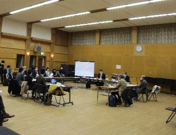 写真：会議の様子(第10回市民会館の整備検討懇談会)