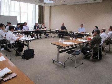 写真：会議の様子(第2回市民会館の整備検討懇談会)