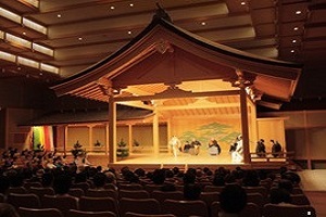 名古屋能楽堂の能舞台の写真