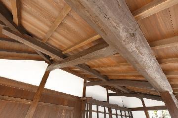 写真：モニュメント内部（桁・梁）