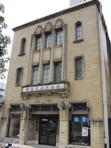 写真：伊勢久株式会社 本社社屋