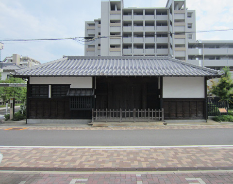 写真:主税町長屋門