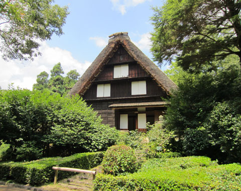 写真：東山植物園合掌造りの家