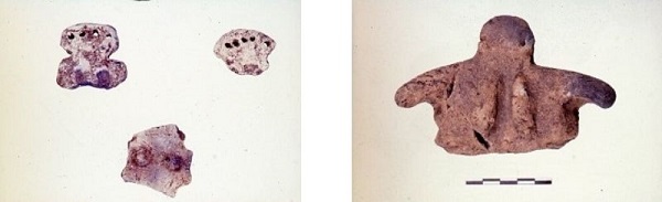 写真：左 縄文時代前期の土偶　右 縄文時代後期の土偶