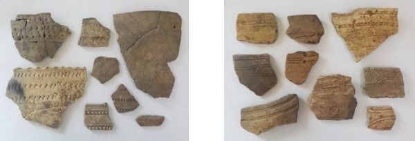 写真：左 縄文時代前期の土器片　右 縄文時代晩期の土器片