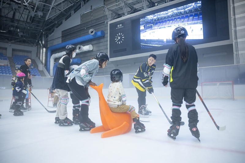 令和6年度のアイスホッケー体験教室の様子