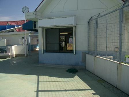 港プールのAEDの写真