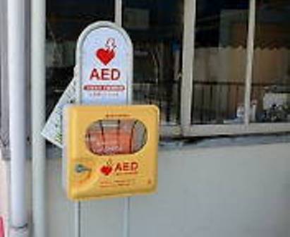 写真:中川プールのAED