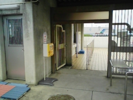 写真:富田プールのAED