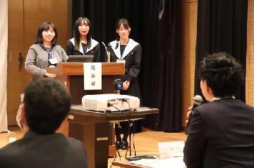 写真:コメントの様子