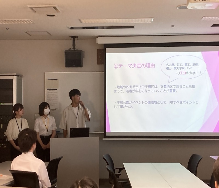 写真：提案発表の様子